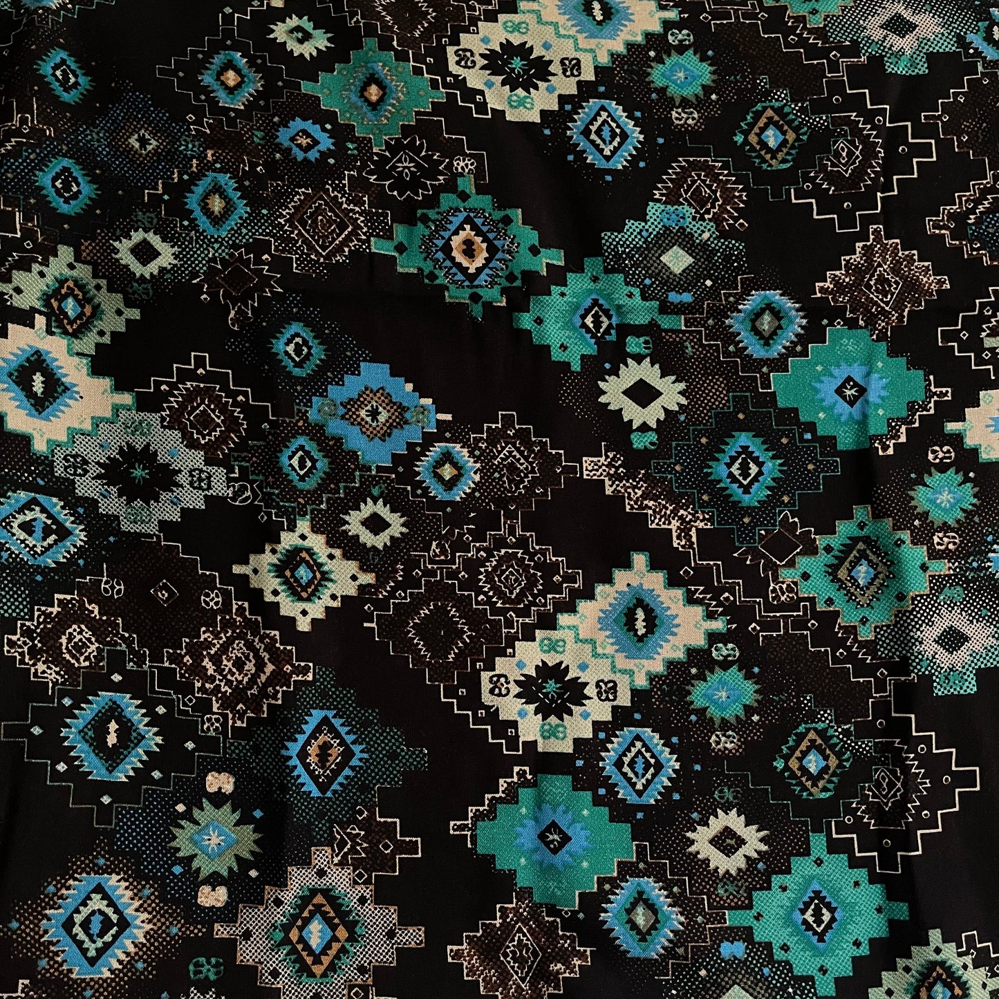 Mlehfa dark motif géométrique